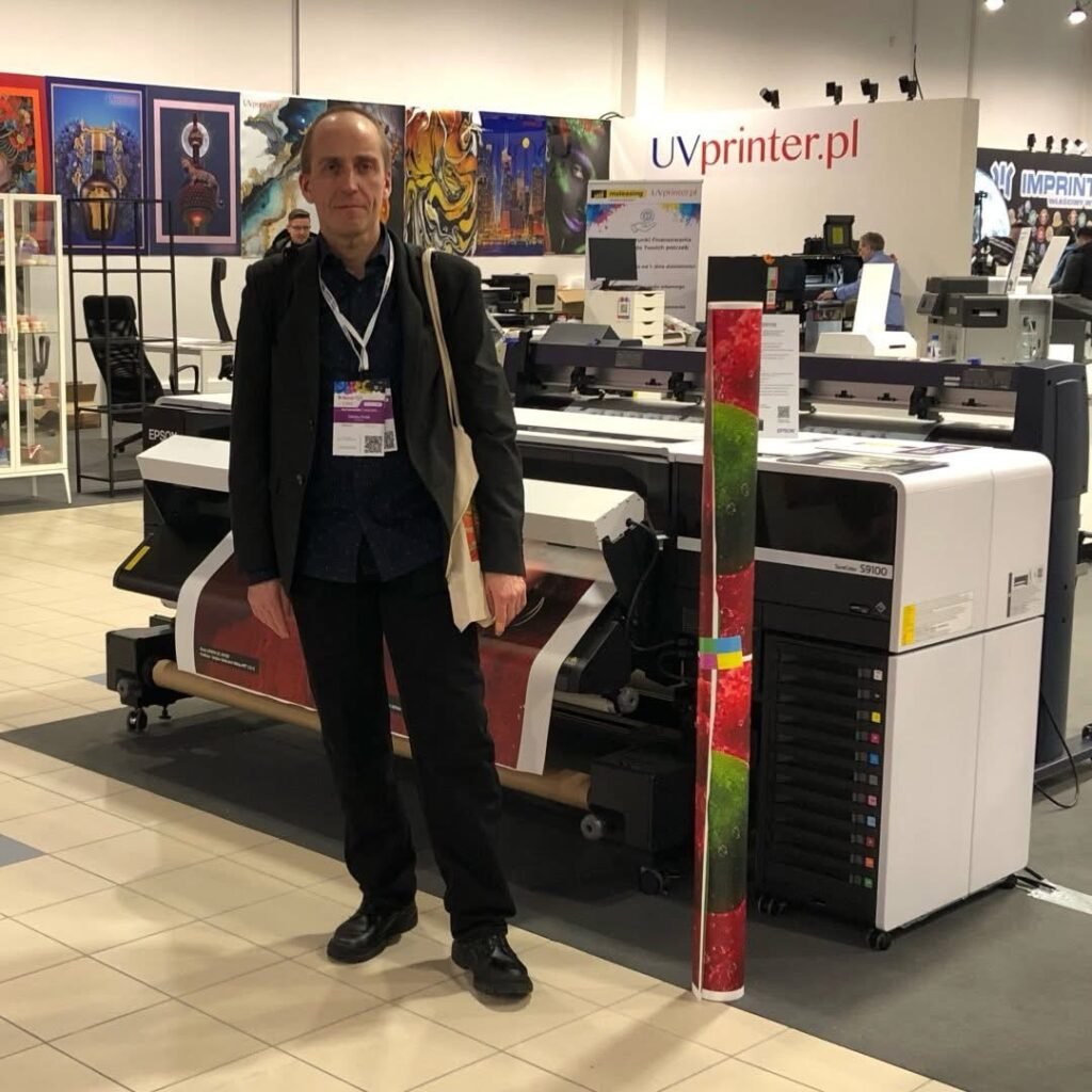 28 January 2026 5:11pm Tomasz Siniak PrintFactory dealer, FILE TO PRINT company at the Epson stand with the latest Epson SureColor SC-S9100 eco-solvent printer at Ptak Warsaw Expo during the next International Advertising and Printing Fair RemaDays Warsaw 2026 in Nadarzyn near Warsaw. Photo by Krzysztof (Epograf Pruszkow). Copyright by EPSON, UVprinter.pl, Tomasz Siniak